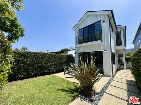 Photo of 11848 Tennessee Place, Los Angeles, CA 90064 (MLS # 26833877)