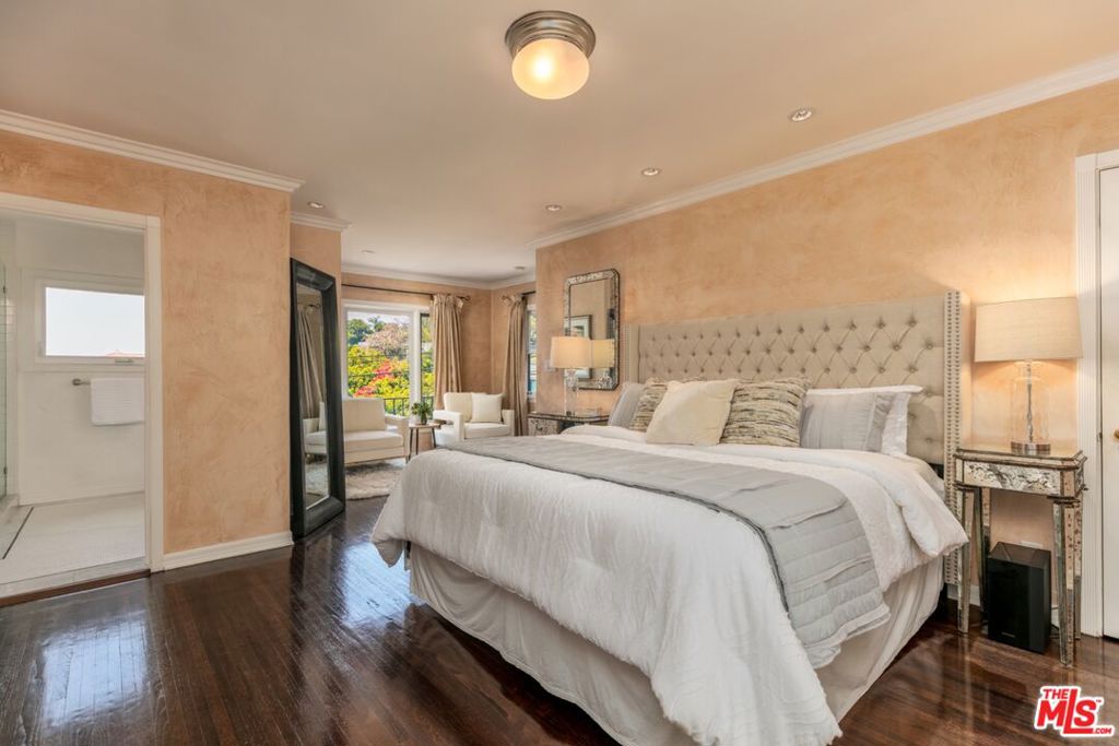1622 Sunset Plaza Drive