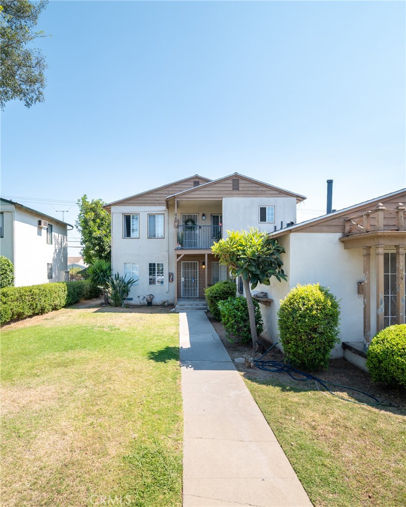 Prime Location Apartment with Remodeled Kitchen & Brand-New Stove
Located in the Montebello Unified School District
Charming Home with Modern Updates. This beautiful unit features:
* New paint throughout
* Updated flooring throughout
* Remodeled kitchen with brand-new stove. Laundry hookups in kitchen.
* Remodeled Bathroom
* Split AC for year-round comfort
* An open layout connecting the living room and kitchen
* One assigned parking garage included with the lease
* Water and trash included – tenants only pay for gas and electricity
* Refrigerator not included – tenants must provide their own
* Pets are not allowed