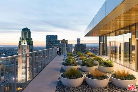 Photo of 3033 Wilshire Boulevard #1707, Los Angeles, CA 90010 (MLS # 25622905)