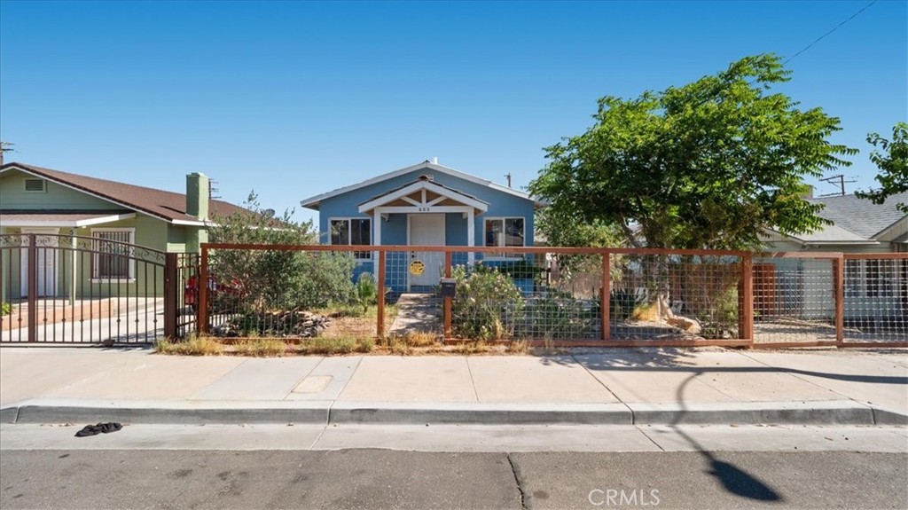 533 E Fredricks Street