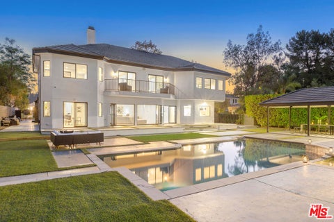 Photo of 4256 Tarzana Estates Drive, Tarzana, CA 91356 (MLS # 26840667)