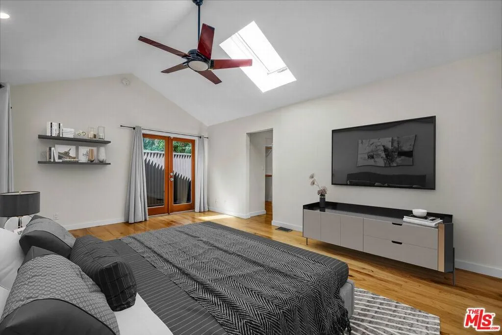 Los Angeles, California 90046, United States, 3 Bedrooms Bedrooms, ,3 BathroomsBathrooms,Residential,Active,242327