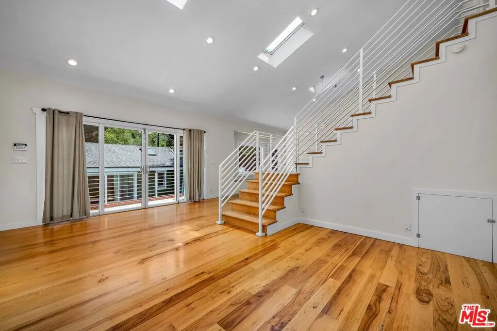 Los Angeles, California 90046, United States, 3 Bedrooms Bedrooms, ,3 BathroomsBathrooms,Residential,Active,242327