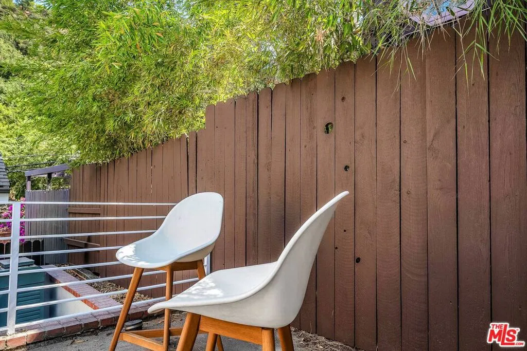 Los Angeles, California 90046, United States, 3 Bedrooms Bedrooms, ,3 BathroomsBathrooms,Residential,Active,242327