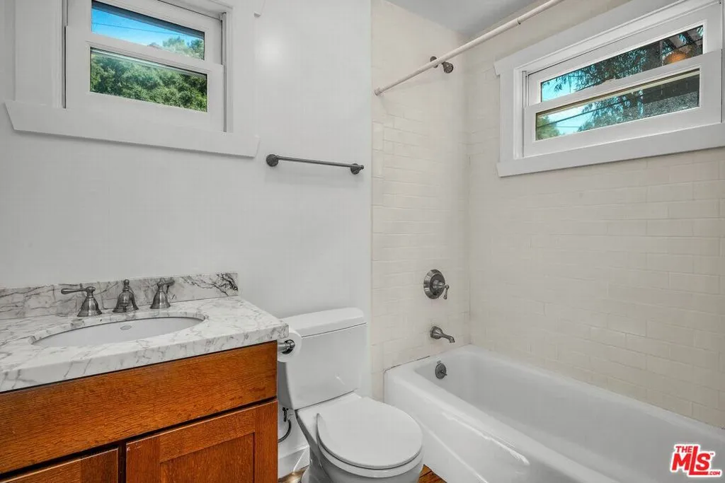 Los Angeles, California 90046, United States, 3 Bedrooms Bedrooms, ,3 BathroomsBathrooms,Residential,Active,242327