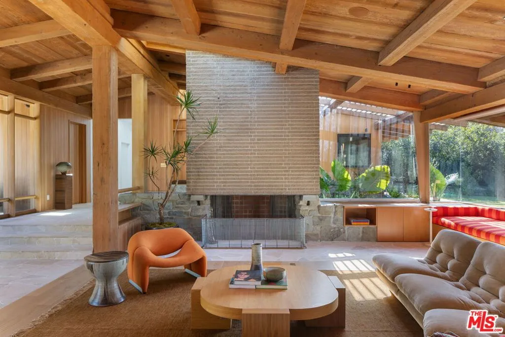 Los Angeles, California 90049, United States, 5 Bedrooms Bedrooms, ,6 BathroomsBathrooms,Residential,Active,243047