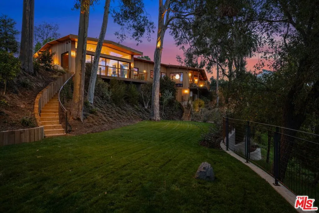 Los Angeles, California 90049, United States, 5 Bedrooms Bedrooms, ,6 BathroomsBathrooms,Residential,Active,243047