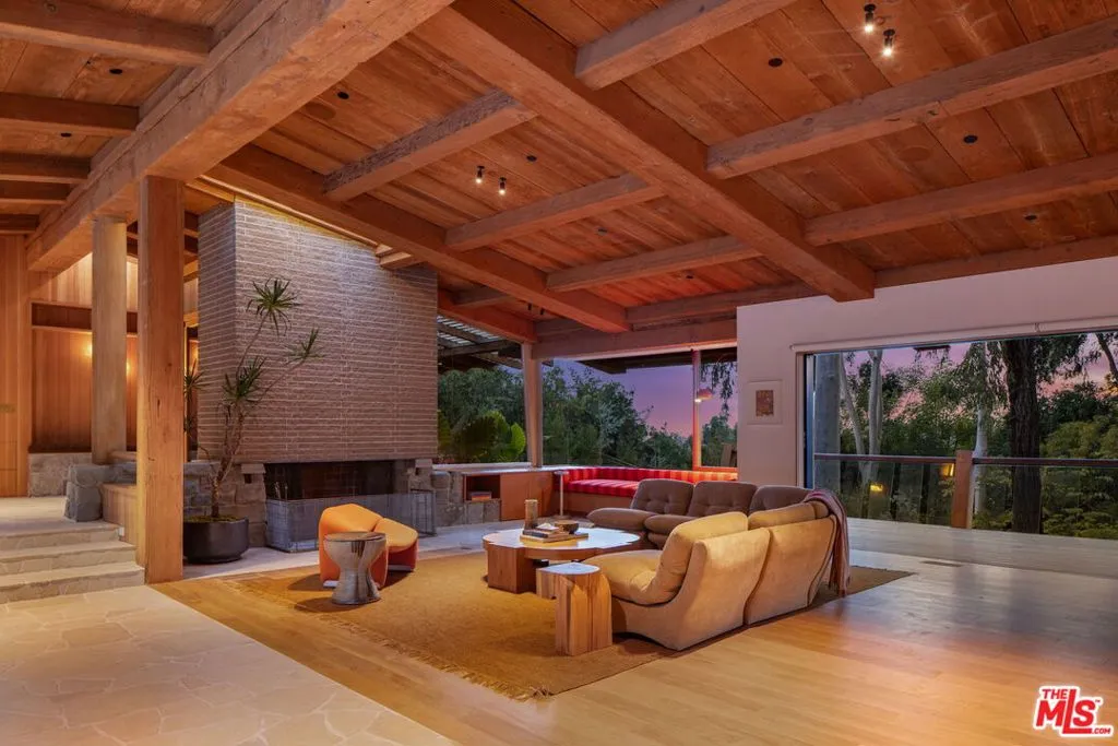 Los Angeles, California 90049, United States, 5 Bedrooms Bedrooms, ,6 BathroomsBathrooms,Residential,Active,243047