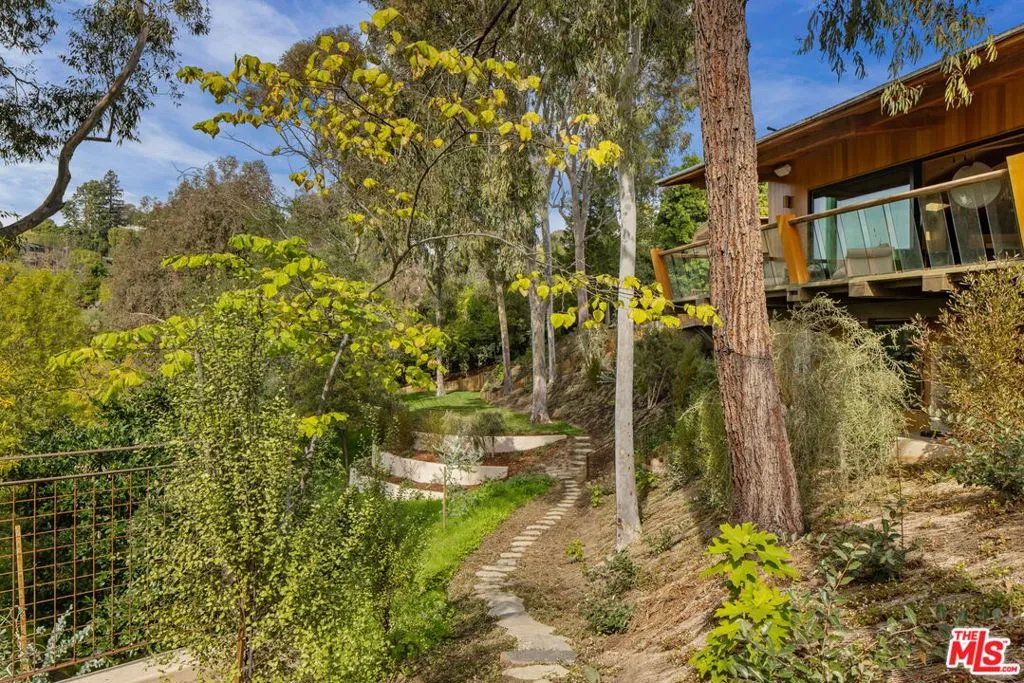 Los Angeles, California 90049, United States, 5 Bedrooms Bedrooms, ,6 BathroomsBathrooms,Residential,Active,243047