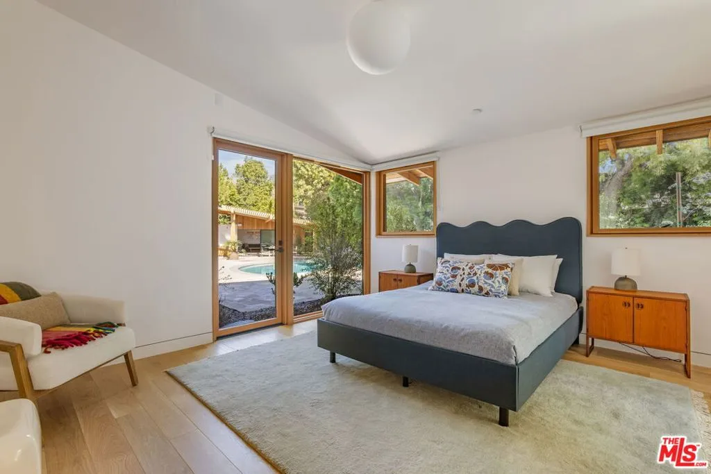 Los Angeles, California 90049, United States, 5 Bedrooms Bedrooms, ,6 BathroomsBathrooms,Residential,Active,243047