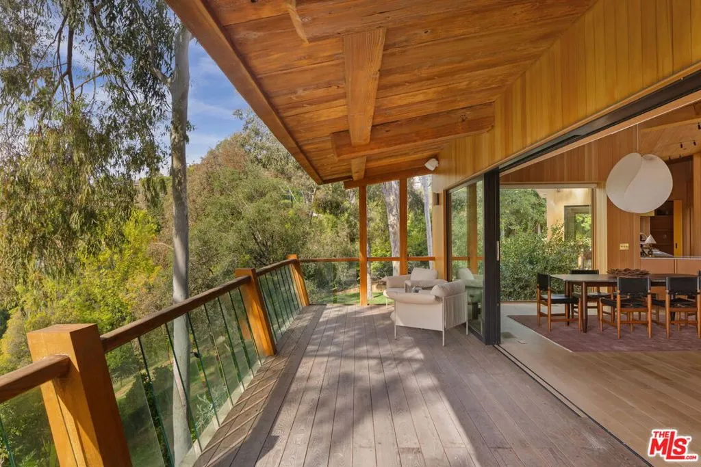 Los Angeles, California 90049, United States, 5 Bedrooms Bedrooms, ,6 BathroomsBathrooms,Residential,Active,243047