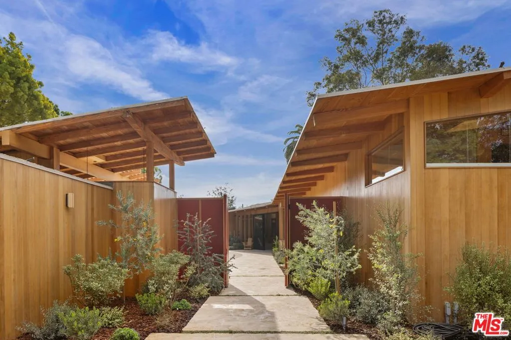 Los Angeles, California 90049, United States, 5 Bedrooms Bedrooms, ,6 BathroomsBathrooms,Residential,Active,243047