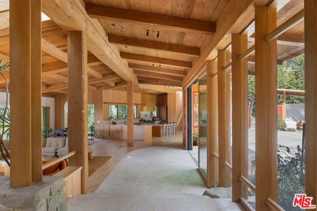 Los Angeles, California 90049, United States, 5 Bedrooms Bedrooms, ,6 BathroomsBathrooms,Residential,Active,243047