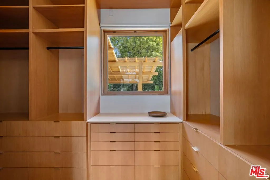 Los Angeles, California 90049, United States, 5 Bedrooms Bedrooms, ,6 BathroomsBathrooms,Residential,Active,243047