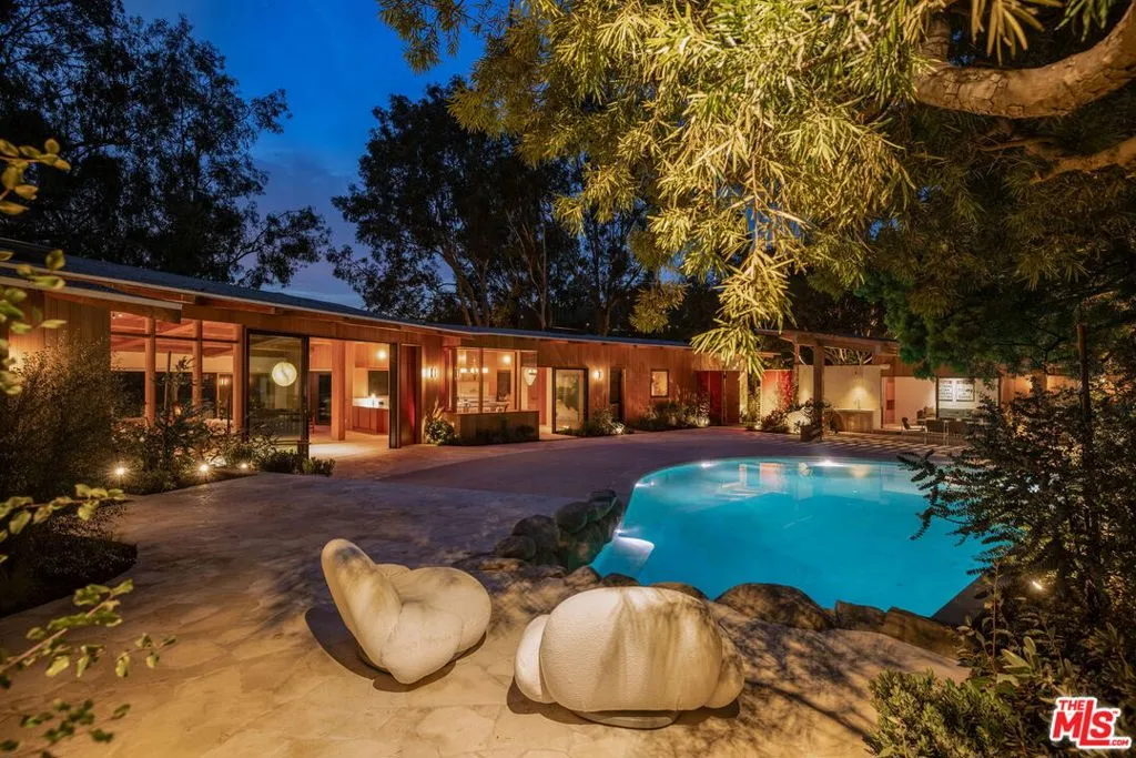 Los Angeles, California 90049, United States, 5 Bedrooms Bedrooms, ,6 BathroomsBathrooms,Residential,Active,243047