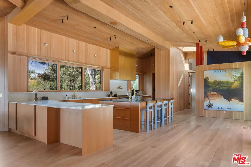 Los Angeles, California 90049, United States, 5 Bedrooms Bedrooms, ,6 BathroomsBathrooms,Residential,Active,243047