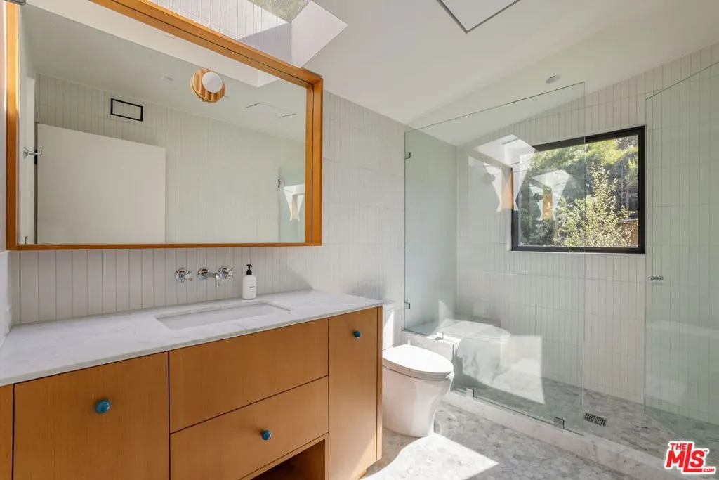 Los Angeles, California 90049, United States, 5 Bedrooms Bedrooms, ,6 BathroomsBathrooms,Residential,Active,243047