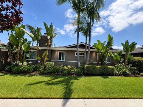 Photo of 17102 Emerald LN #D, Huntington Beach, CA 92647 (MLS # NP26097582)