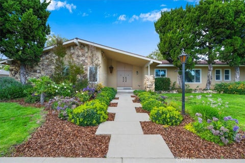Photo of 18931 Mayall Street, Northridge, CA 91324 (MLS # SR26186000)