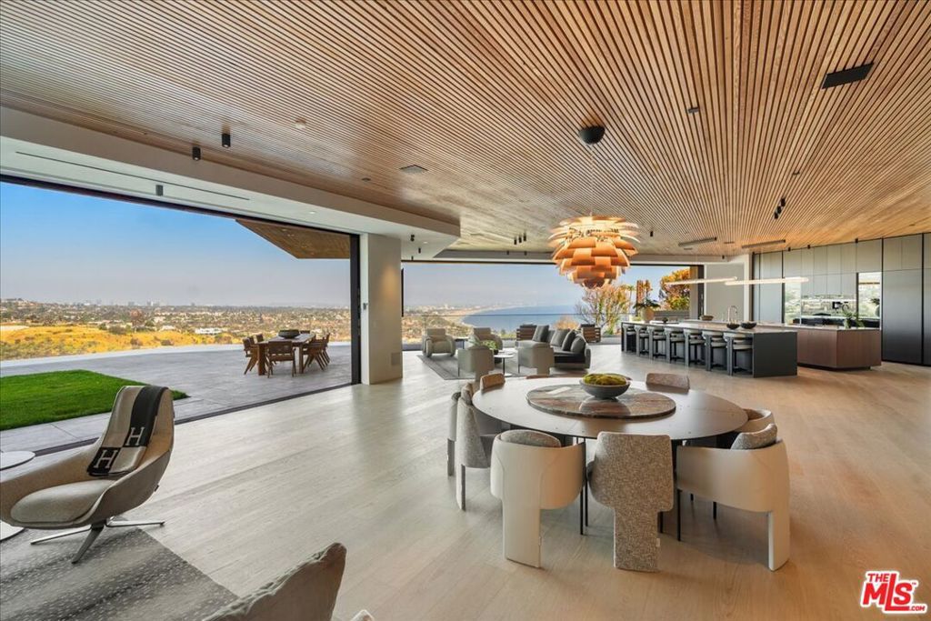 Photo of 766 Paseo Miramar, Pacific Palisades, CA 90272 (MLS # 25621313)