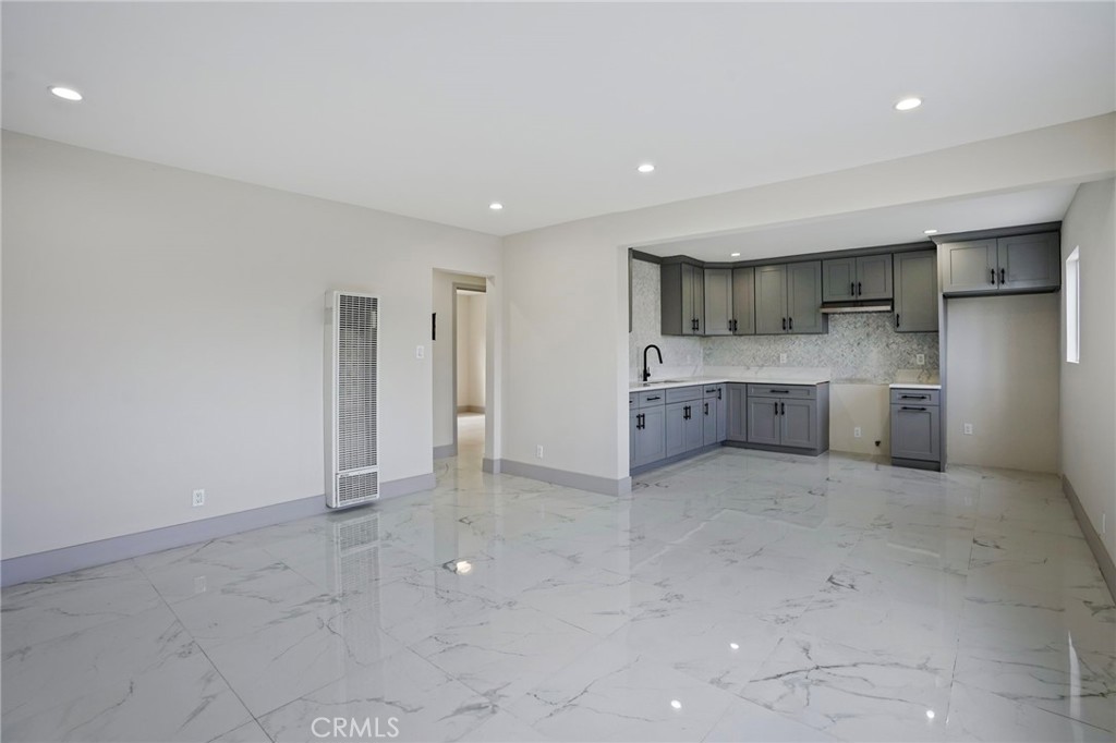 253 E 82nd