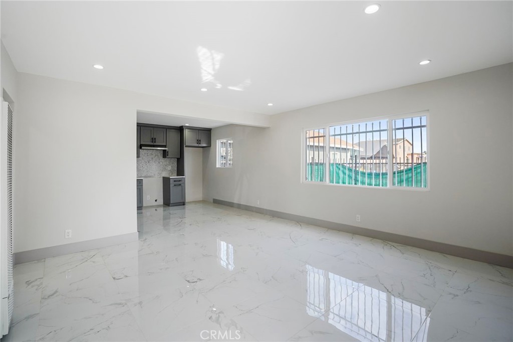 253 E 82nd