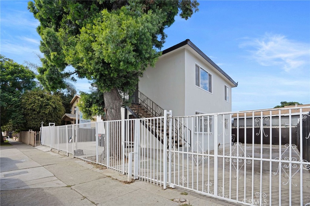 253 E 82nd