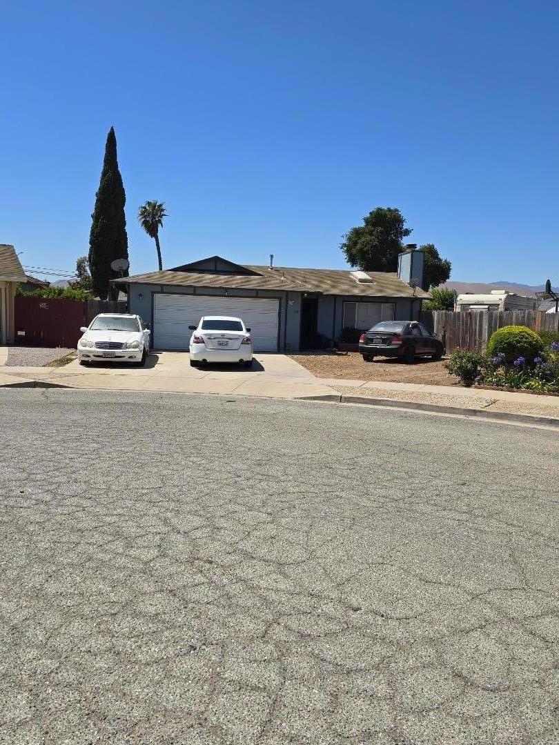 Nice 4 bedroom , 2 bath home on Circle ,RV parking
