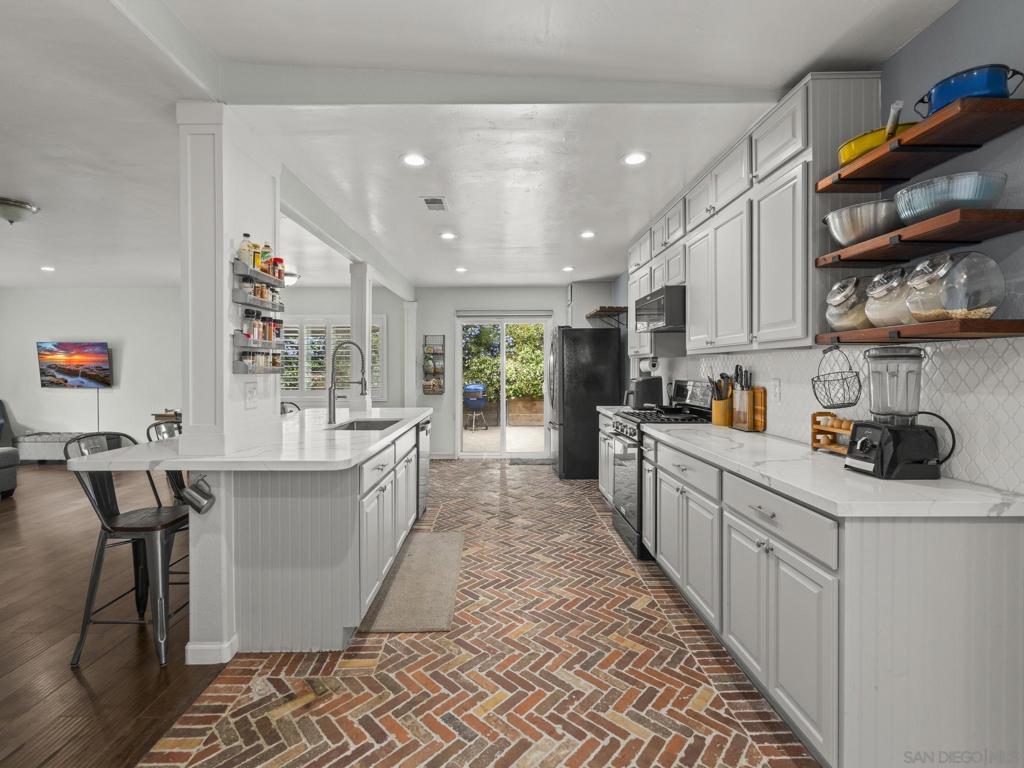 9644 Cecilwood