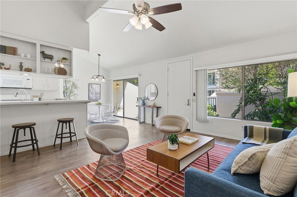 Photo of 6227 1/2 Randi Ave, Woodland Hills, CA 91367 (MLS # SR26028913)