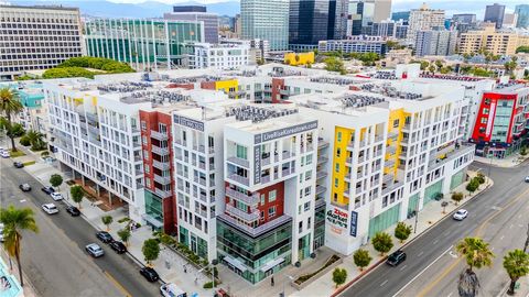 Photo of 750 S Oxford Ave, Los Angeles, CA 90005 (MLS # PW26081779)