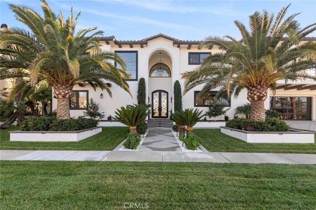 Photo of 612 Golden West, Redlands, CA 92373 (MLS # HD25223756)