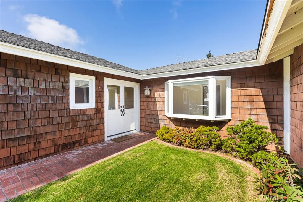 Laguna Beach, California 92651, United States, 3 Bedrooms Bedrooms, ,2 BathroomsBathrooms,Residential,Active,167119