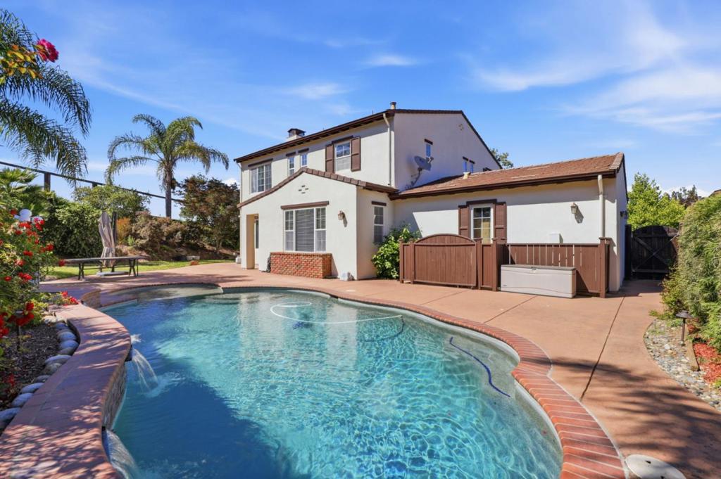 7121 Eagle Ridge Drive