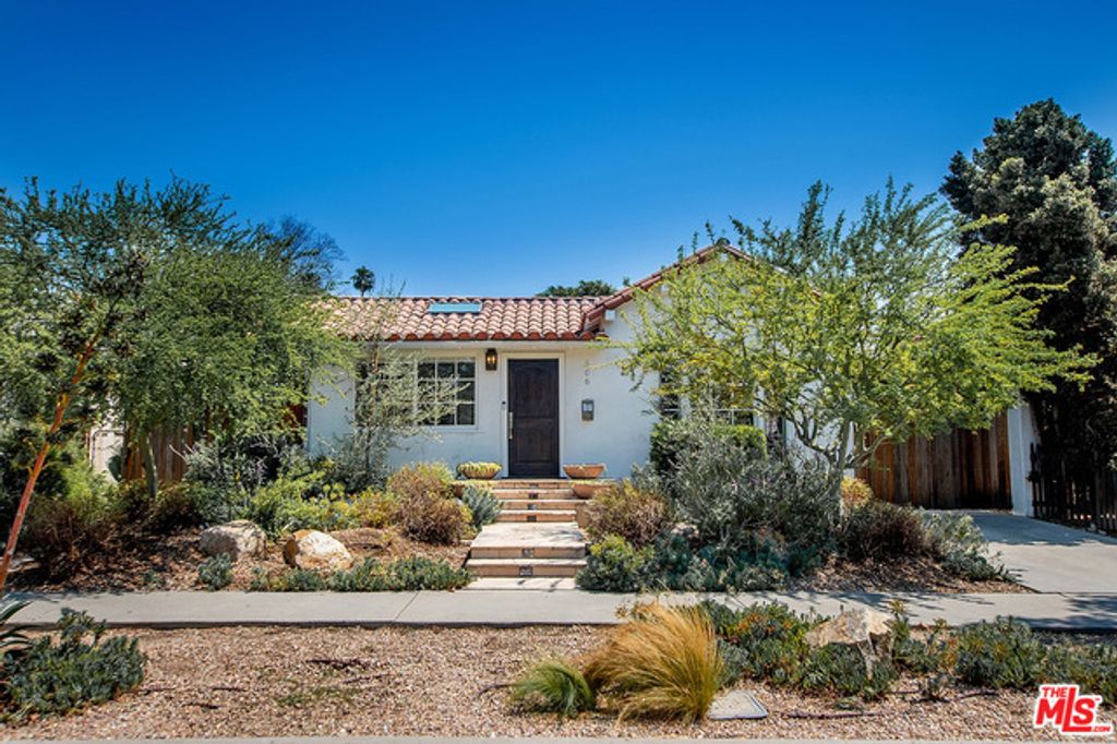 Photo of 606 N Martel Avenue, Los Angeles, CA 90036 (MLS # 26668301)