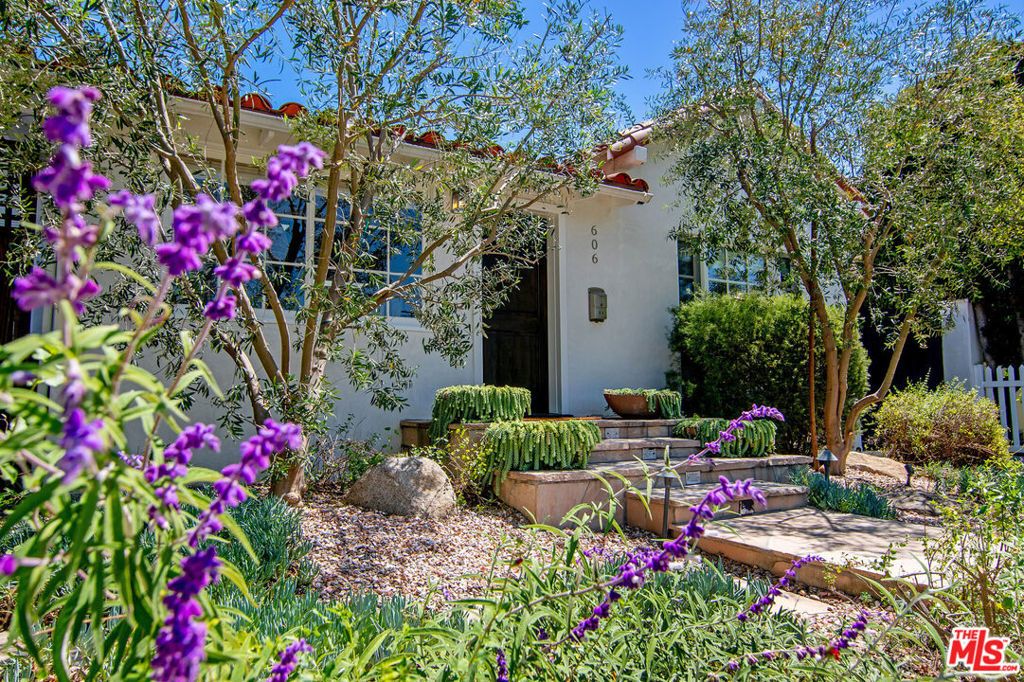 Photo of 606 N Martel Avenue, Los Angeles, CA 90036 (MLS # 26668301)