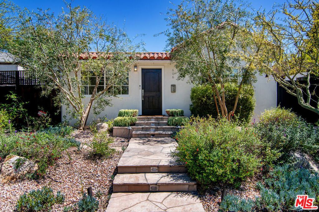 Photo of 606 N Martel Avenue, Los Angeles, CA 90036 (MLS # 26668301)