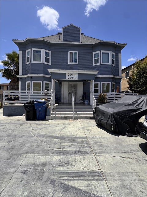 Photo of 2011 Arlington AVE, Los Angeles, CA 90018 (MLS # CV26135966)