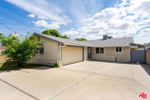 Photo of 25056 Wiley Canyon Road, Newhall, CA 91321 (MLS # 26798729)