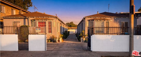 Photo of 6312 Brynhurst Avenue, Los Angeles, CA 90043 (MLS # 26898017)