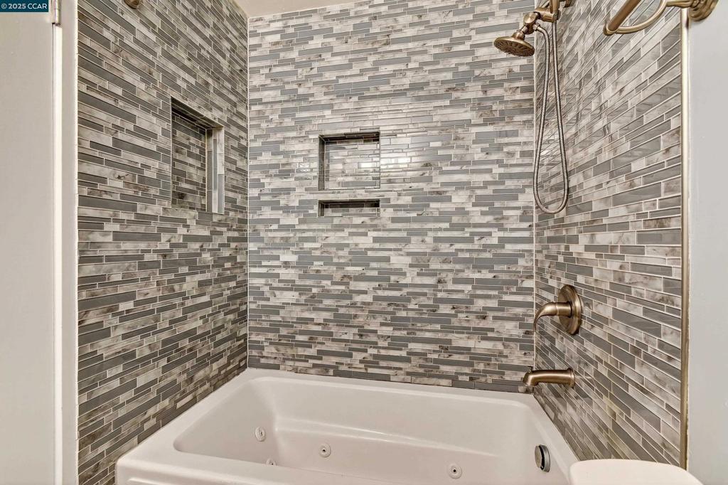 NAPA SQUARE - Residential