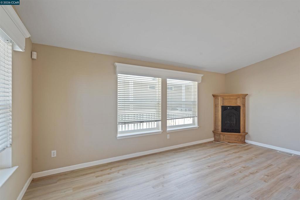 3263 3263 Vineyard Ave.