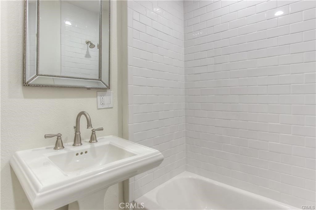 Properties 1 1925 N Screenland