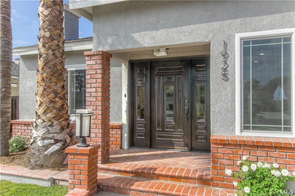 Properties 4 1925 N Screenland