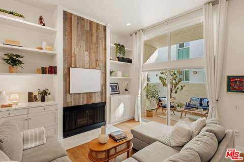 Photo of 4914 1/2 Mcconnell Avenue, Los Angeles, CA 90066 (MLS # 26864177)
