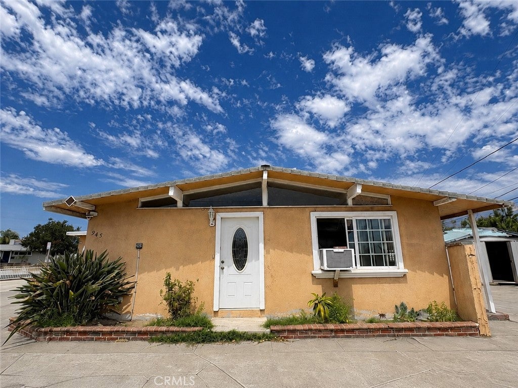 945 E 5th Street