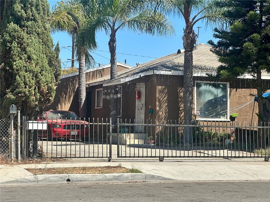 Investment Opportunity, Fully Tenant-Occupied " DO NOT DISTURB TENANTS"

Excellent income-producing property, currently fully rented with reliable tenants in place. This is a strong investment property with the potential for positive cash flow.