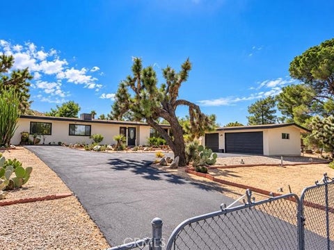 Photo of 56481 Anaconda DR, Yucca Valley, CA 92284 (MLS # JT26224118)