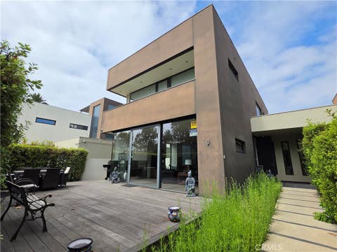 Photo of 9 Temple AVE, Long Beach, CA 90803 (MLS # SB26180027)